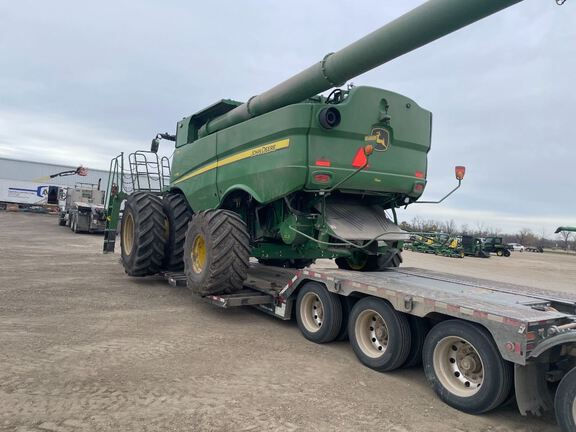 2023 John Deere S780 Combine