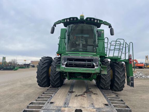 2023 John Deere S780 Combine