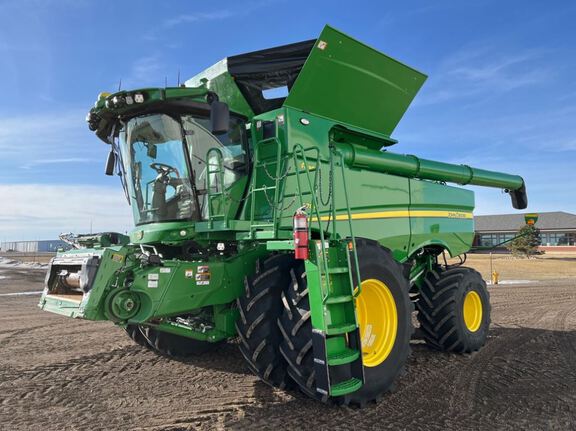 2023 John Deere S780 Combine