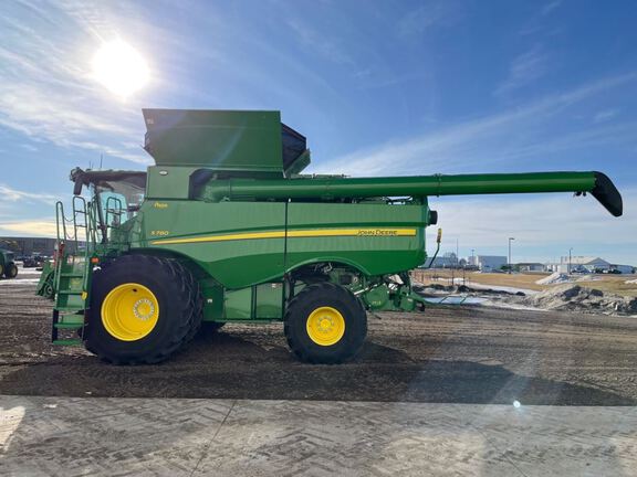 2023 John Deere S780 Combine