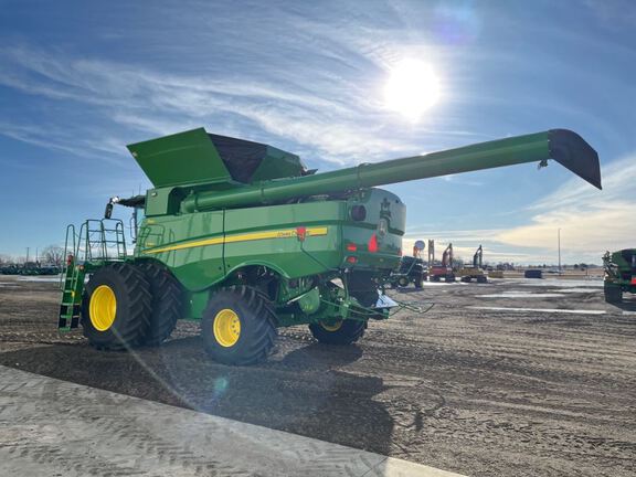 2023 John Deere S780 Combine