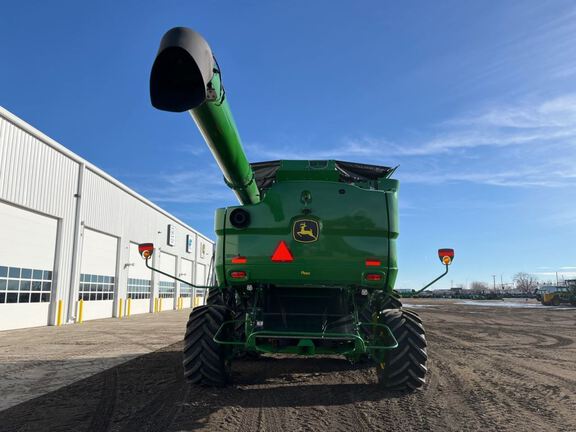2023 John Deere S780 Combine