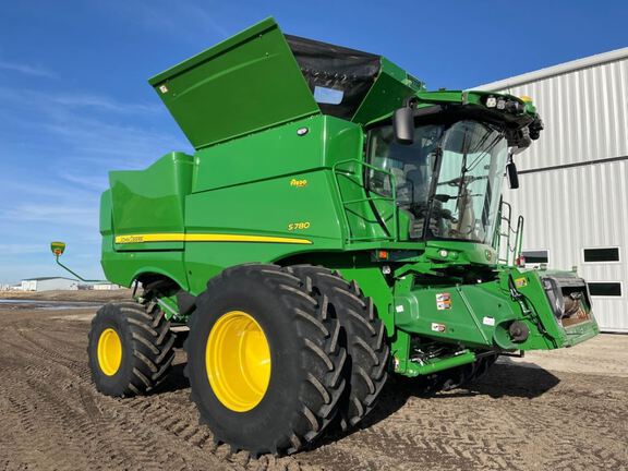 2023 John Deere S780 Combine