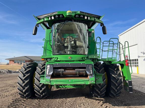 2023 John Deere S780 Combine