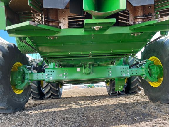 2023 John Deere S780 Combine