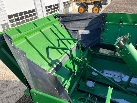 2023 John Deere S780 Combine