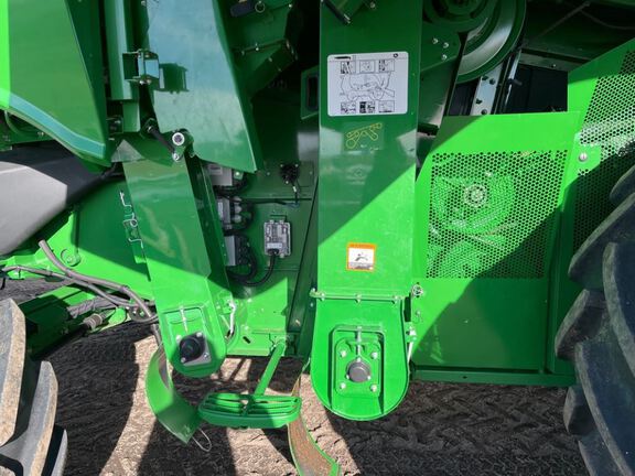 2023 John Deere S780 Combine