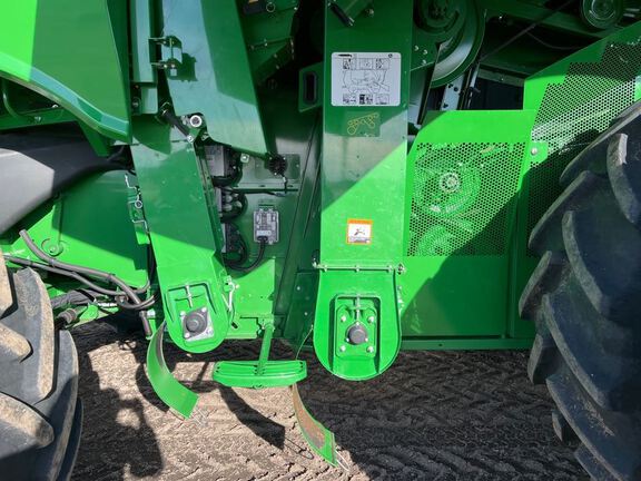 2023 John Deere S780 Combine