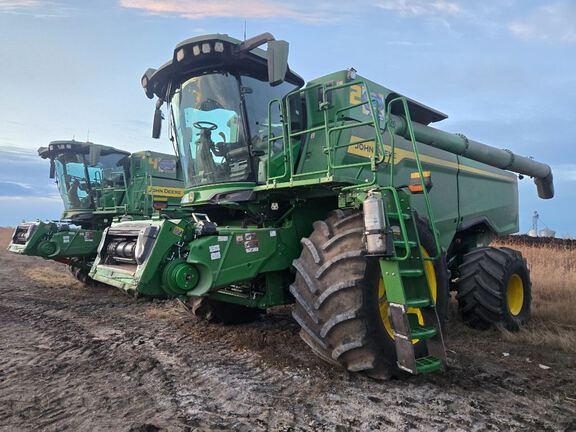 2025 John Deere S7 700 Combine