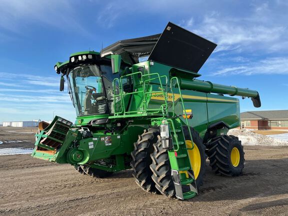 2025 John Deere S7 700 Combine