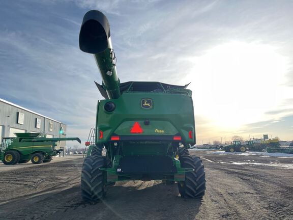 2025 John Deere S7 700 Combine