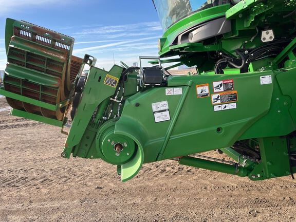 2025 John Deere S7 700 Combine
