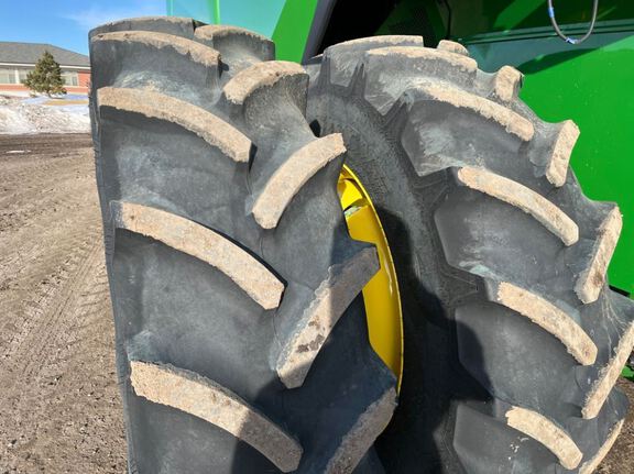 2025 John Deere S7 700 Combine