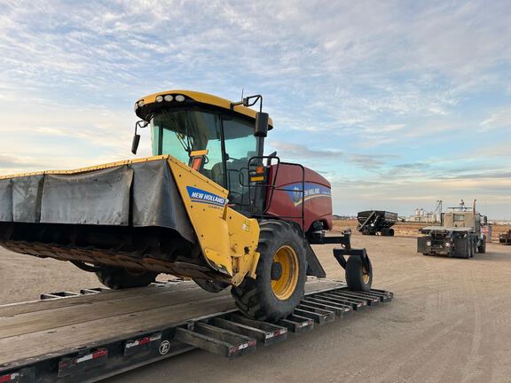 2016 New Holland SR220 Windrower