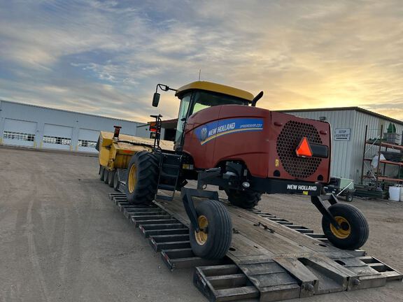 2016 New Holland SR220 Windrower