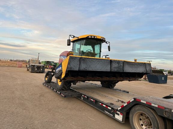 2016 New Holland SR220 Windrower