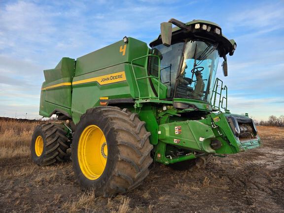 2025 John Deere S7 700 Combine