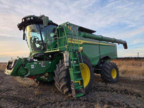 2025 John Deere S7 700 Combine