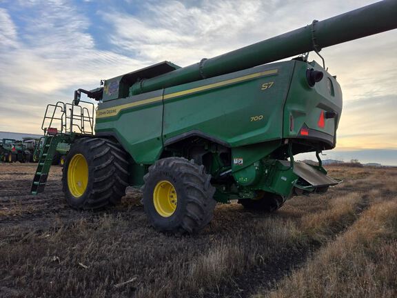 2025 John Deere S7 700 Combine