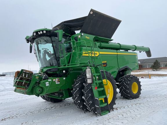 2025 John Deere S7 700 Combine