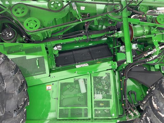 2025 John Deere S7 700 Combine