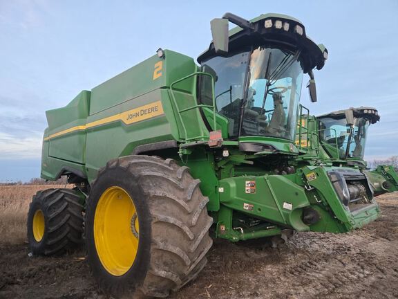 2025 John Deere S7 700 Combine