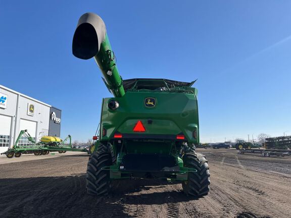 2025 John Deere S7 700 Combine