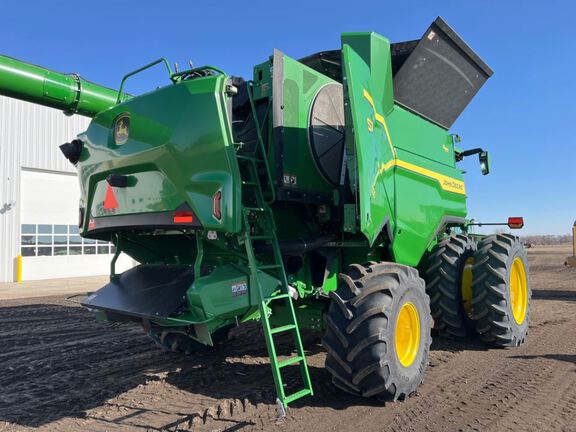 2025 John Deere S7 700 Combine