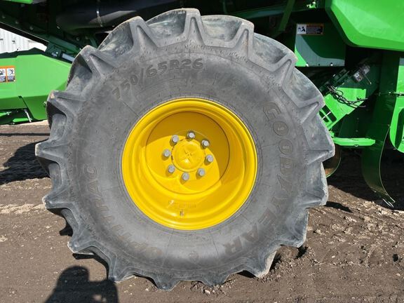 2025 John Deere S7 700 Combine