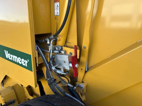 2018 Vermeer 605N Baler/Round