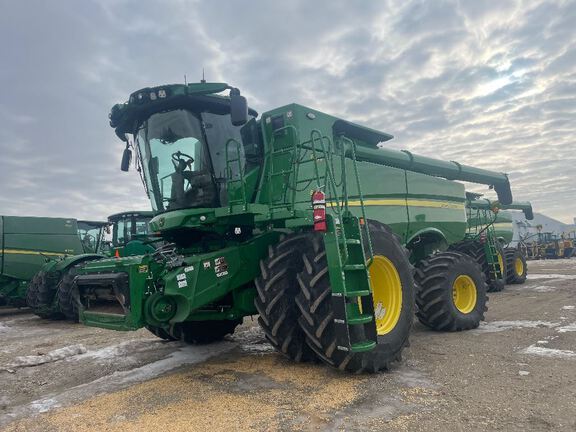 2024 John Deere S780 Combine