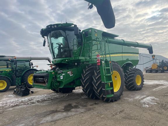 2024 John Deere S780 Combine