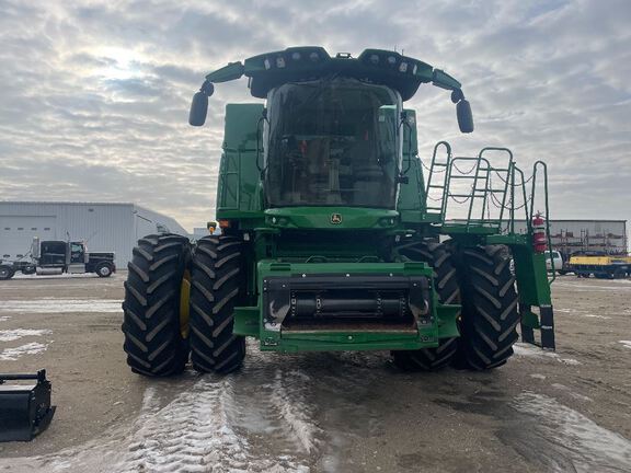 2024 John Deere S780 Combine