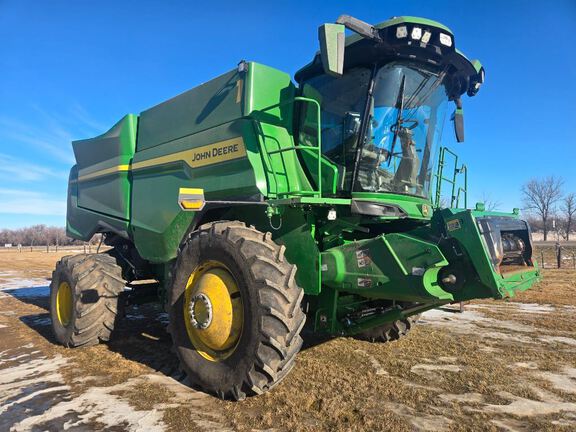 2025 John Deere S7 700 Combine
