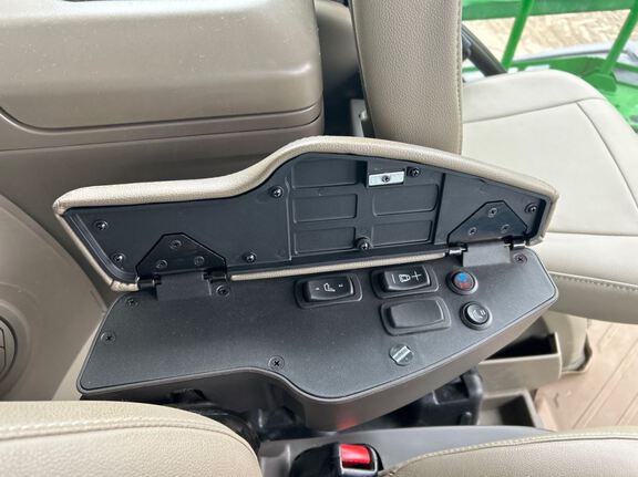 2024 John Deere 616R Sprayer/High Clearance