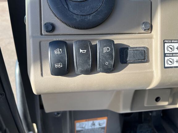 2024 John Deere XUV835R ATV