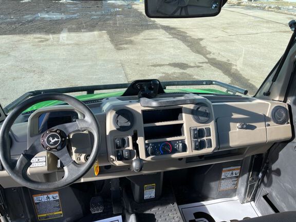 2024 John Deere XUV835R ATV