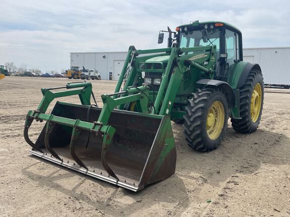 2003 John Deere 7520 Tractor
