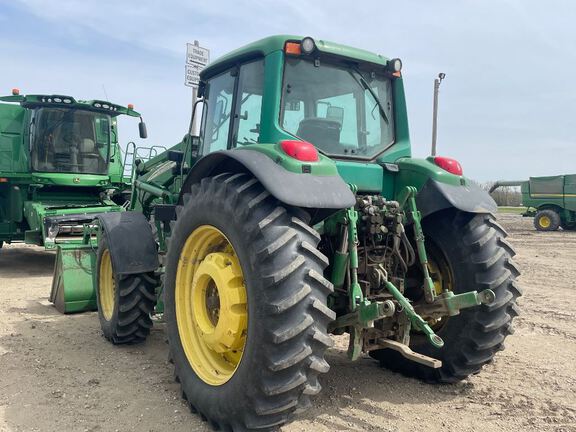 2003 John Deere 7520 Tractor