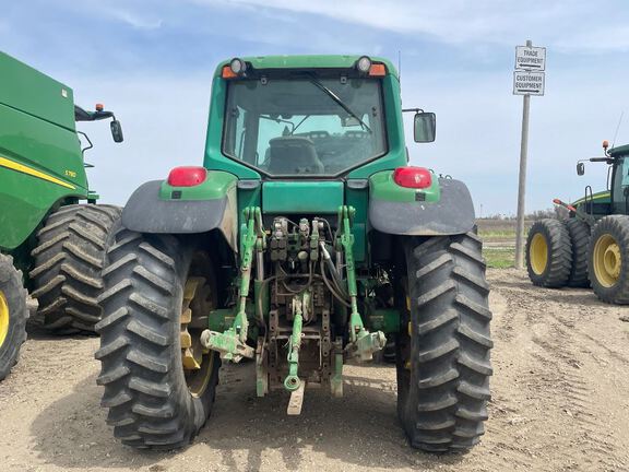 2003 John Deere 7520 Tractor
