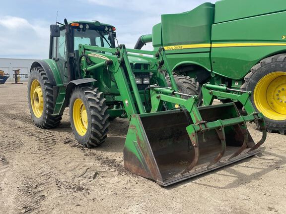 2003 John Deere 7520 Tractor