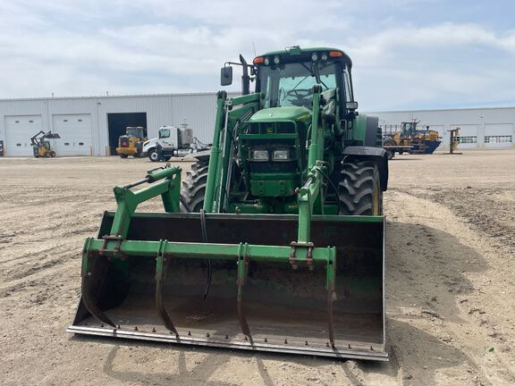 2003 John Deere 7520 Tractor