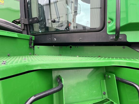 2017 John Deere 9570R Tractor 4WD