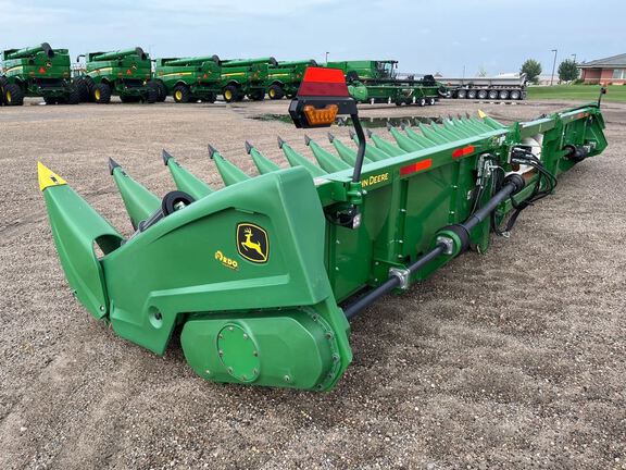 2022 John Deere C18R Header Corn Head