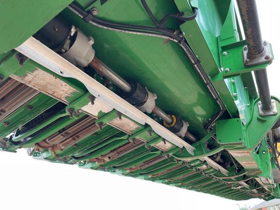 2022 John Deere C18R Header Corn Head