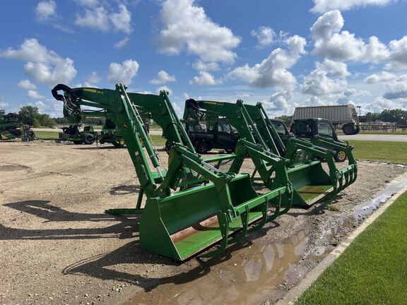 2023 John Deere 680R Loader