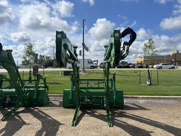 2023 John Deere 680R Loader