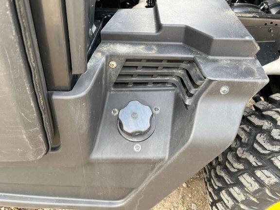2023 John Deere XUV835R ATV