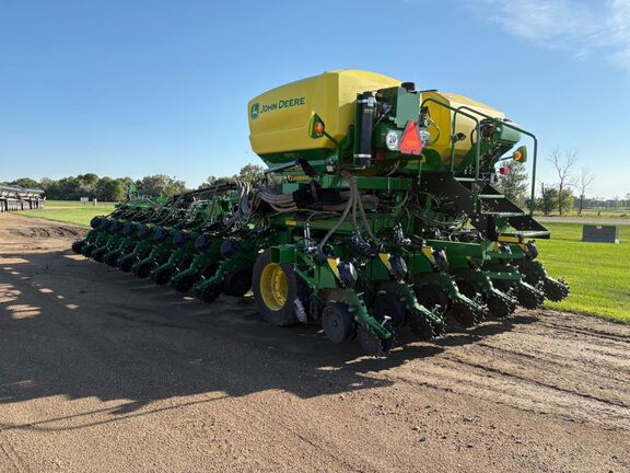 2023 John Deere DB60 Planter