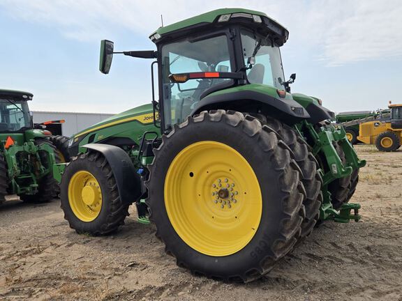2025 John Deere 8R 250 Tractor